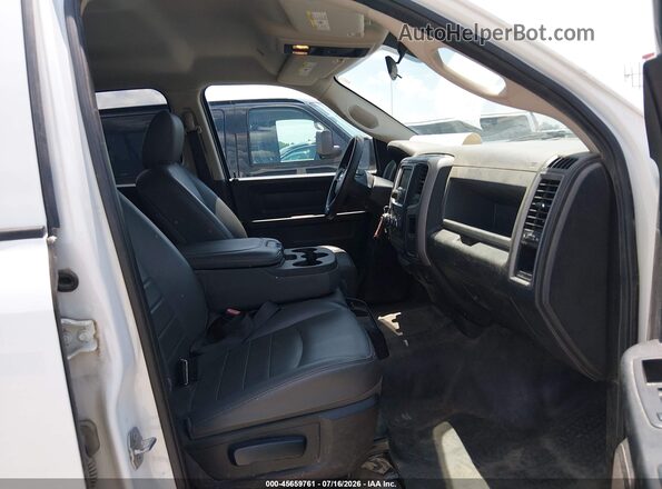 1C6RR7KGXJS306751 2018 RAM 1500 White Widok wnętrza z przodu