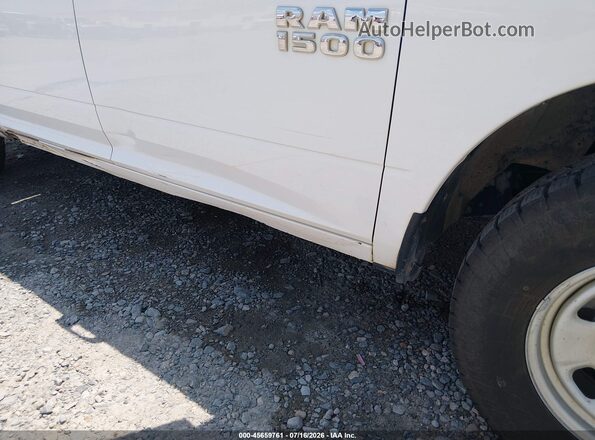 1C6RR7KGXJS306751 2018 RAM 1500 White Widok zestawu wskaźników