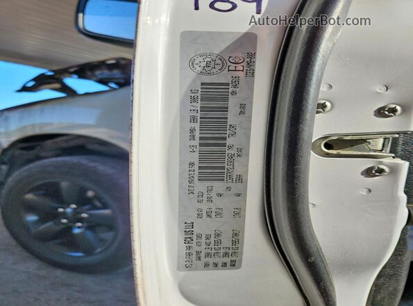 1C6RR7KM2JS303462 2018 RAM 1500 White Vista del compartimento del motor