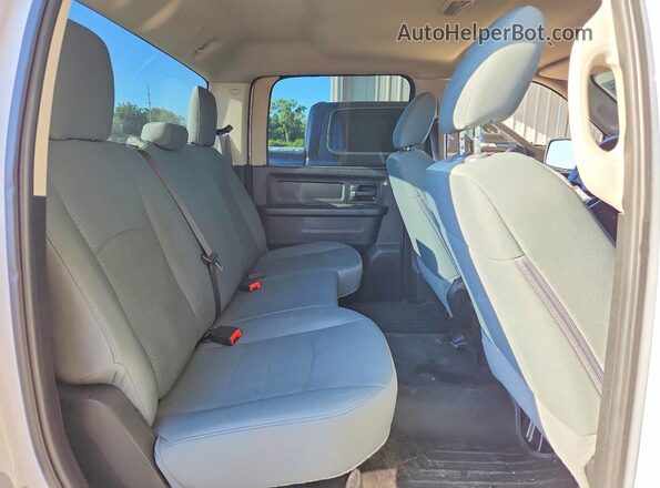 1C6RR7KM2JS303462 2018 RAM 1500 White Vista de los asientos traseros