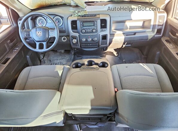 1C6RR7KM2JS303462 2018 RAM 1500 White Vista del salpicadero