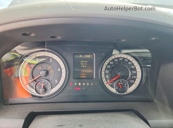 1C6RR7KM2JS331388 2018 RAM 1500 Black ხელსაწყოთა პანელის ხედი
