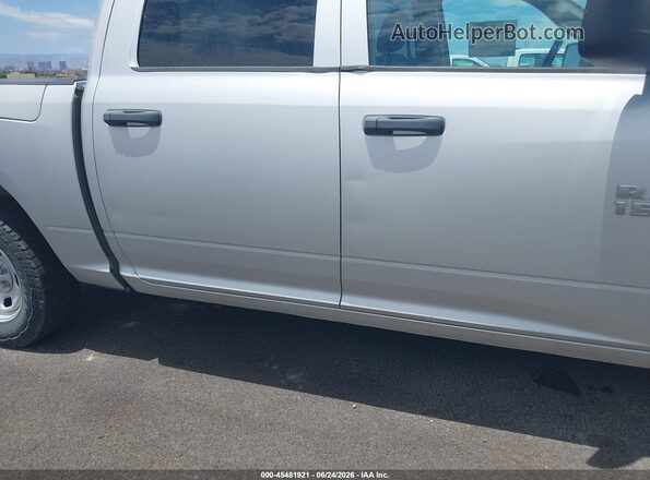 1C6RR7KM5HS753570 2017 RAM 1500 Серебряный Вид щитка приборов
