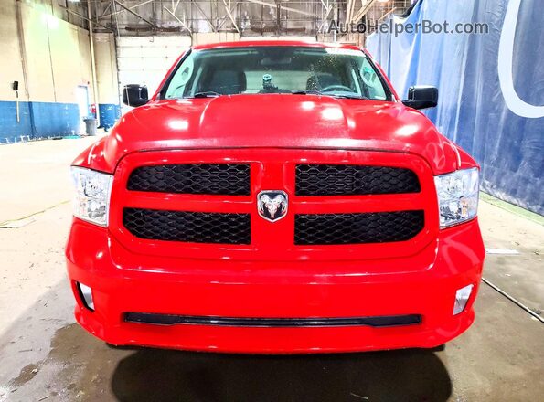 1C6RR7KT4HS846359 2017 RAM 1500 Red Widok z przodu