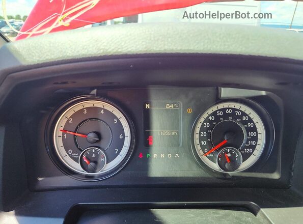1C6RR7KT4HS846359 2017 RAM 1500 Red Widok zestawu wskaźników