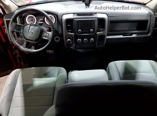 1C6RR7KT4HS846359 2017 RAM 1500 Red Widok deski rozdzielczej