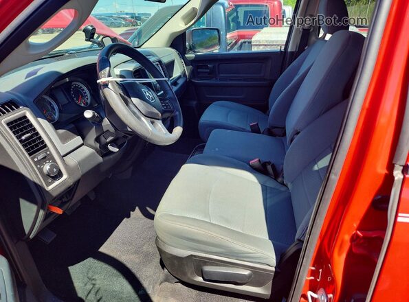 1C6RR7KT4HS846359 2017 RAM 1500 Red Widok wnętrza z przodu