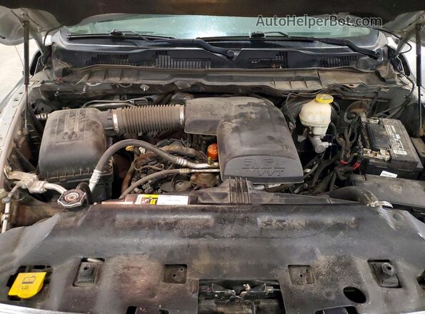 1C6RR7LG1HS559451 2017 RAM 1500 Серебряный Вид задней части салона