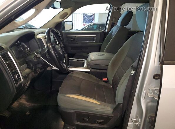 1C6RR7LG1HS559451 2017 RAM 1500 Серебряный Вид салона спереди