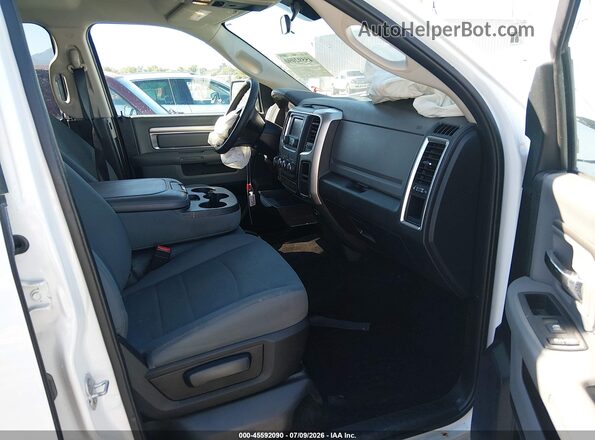 1C6RR7LG4HS568063 2017 RAM 1500 Белый Вид салона спереди