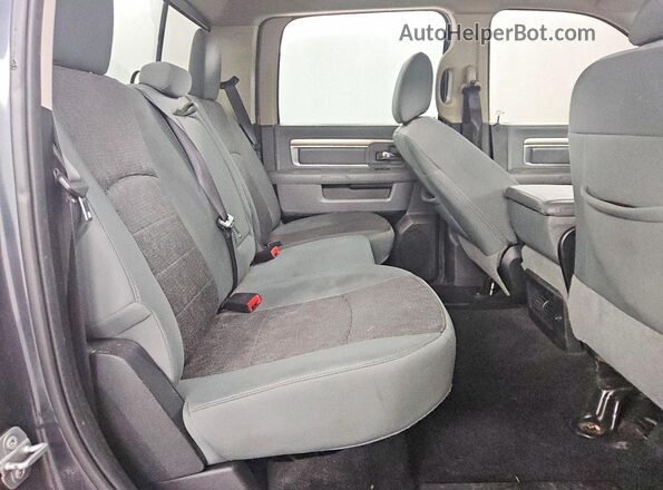 1C6RR7LG5GS391912 2016 RAM 1500 Black Widok tylnych siedzeń