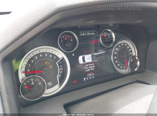 1C6RR7LG5HS681844 2017 RAM 1500 Silver Widok tylnych siedzeń