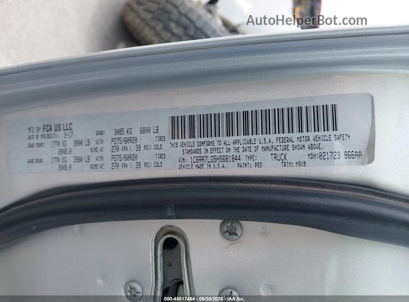 1C6RR7LG5HS681844 2017 RAM 1500 Silver Widok komory silnika