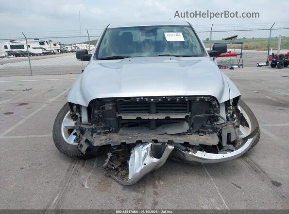 1C6RR7LG5HS681844 2017 RAM 1500 Silver Widok z przodu