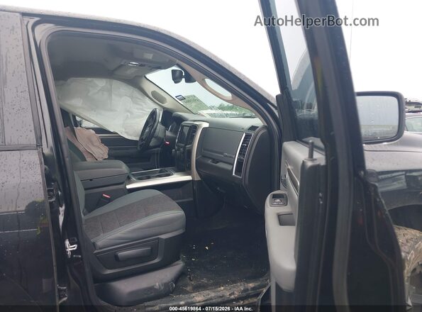 1C6RR7LG9JS268931 2018 RAM 1500 Black Front interior view