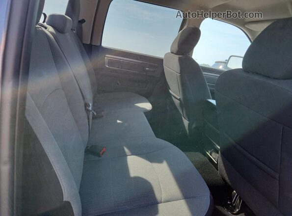 1C6RR7LGXMS535904 2021 RAM 1500 Blue Widok tylnych siedzeń