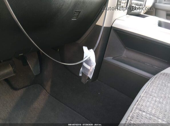 1C6RR7LM3JS338333 2018 RAM 1500 Gray Dashboard view