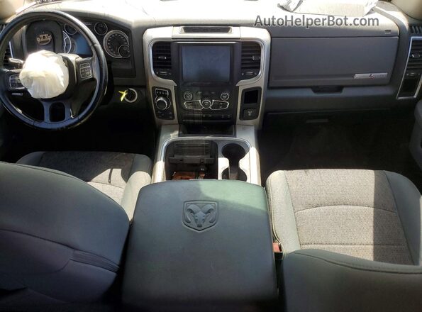 1C6RR7LM5GS272425 2016 RAM 1500 Red Widok deski rozdzielczej