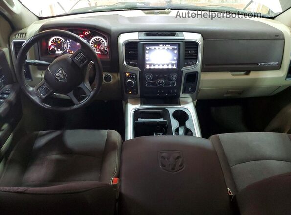 1C6RR7LM7HS874132 2017 RAM 1500 White Widok deski rozdzielczej