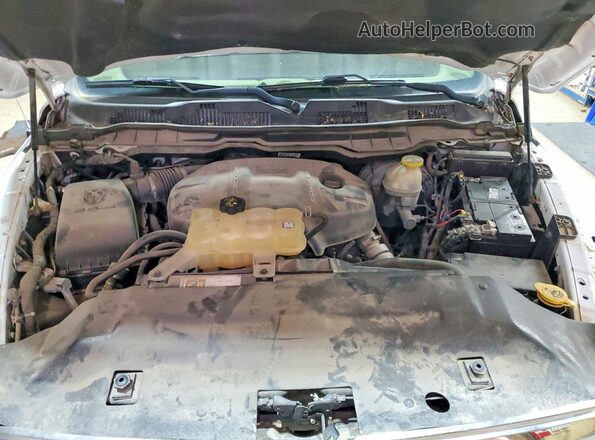 1C6RR7LM7HS874132 2017 RAM 1500 White Widok wnętrza z tyłu