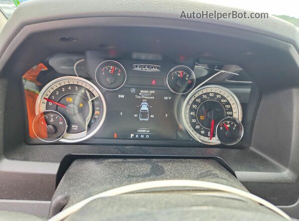 1C6RR7LT0JS284755 2018 RAM 1500 Gray Instrument cluster view