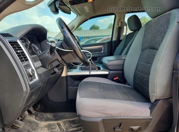 1C6RR7LT1GS138521 2016 RAM 1500 Silver Front interior view