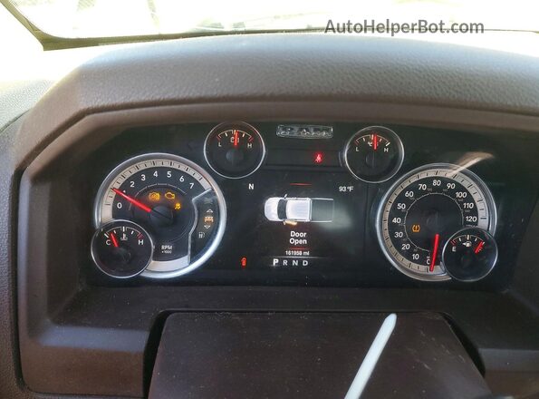1C6RR7LT1GS139474 2016 RAM 1500 Черный Вид щитка приборов