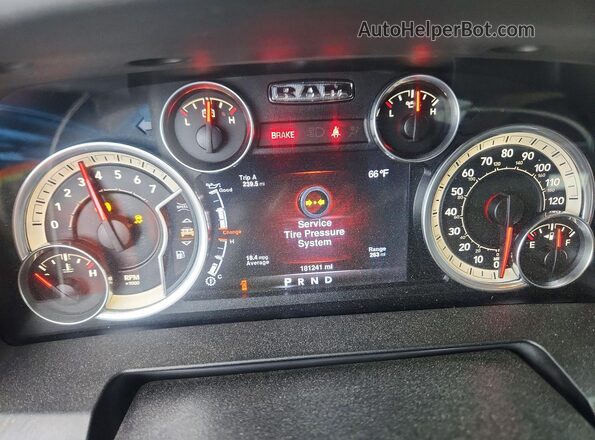 1C6RR7LT1GS205599 2016 RAM 1500 Black ხელსაწყოთა პანელის ხედი