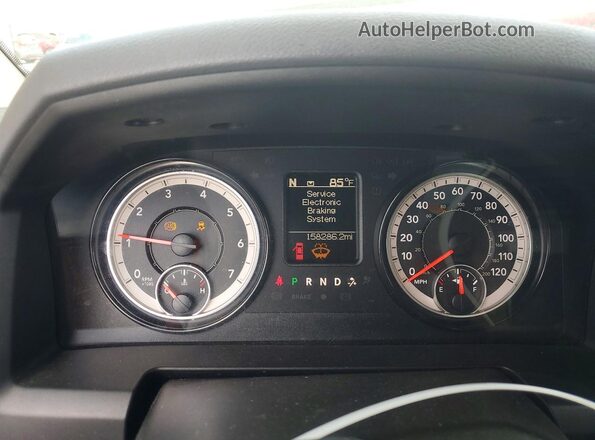 1C6RR7LT2KS672510 2019 RAM 1500 White Widok zestawu wskaźników