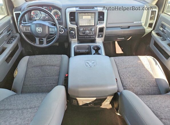1C6RR7LT3GS192046 2016 RAM 1500 Silver Dashboard view