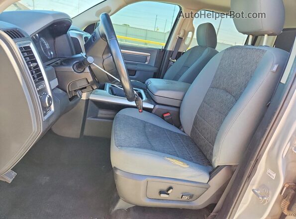 1C6RR7LT3GS192046 2016 RAM 1500 Silver Front interior view