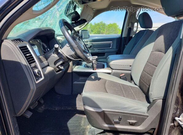 1C6RR7LT3JS237946 2018 RAM 1500 Черный Вид салона спереди