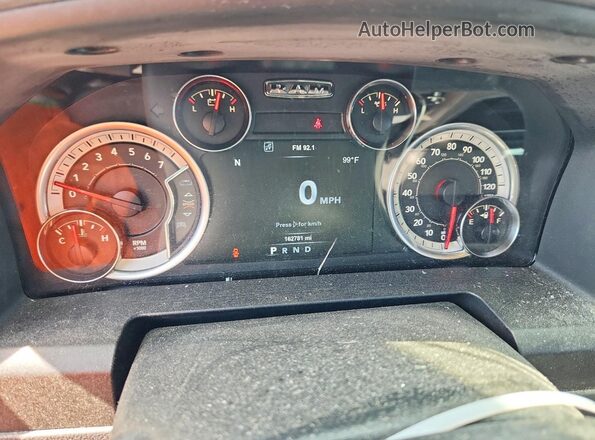1C6RR7LT3JS237946 2018 RAM 1500 Черный Вид щитка приборов