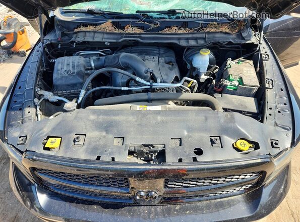 1C6RR7LT3JS237946 2018 RAM 1500 Черный Вид задней части салона