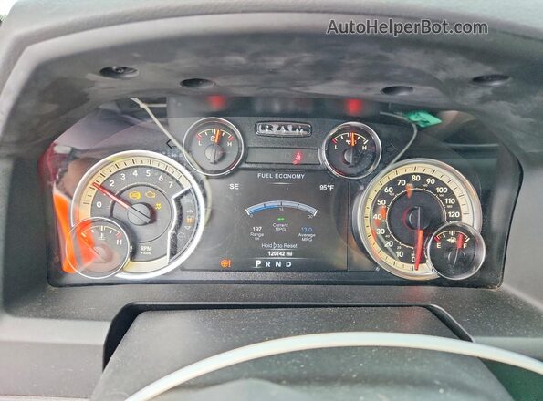 1C6RR7LT4HS853312 2017 RAM 1500 Красный Вид щитка приборов