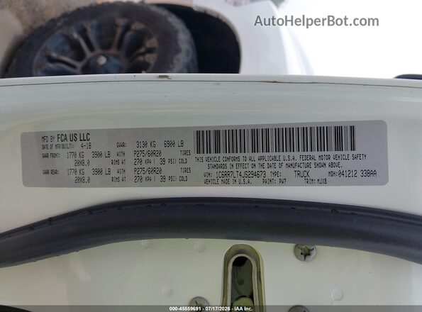 1C6RR7LT4JS294673 2018 RAM 1500 White Vista del compartimento del motor