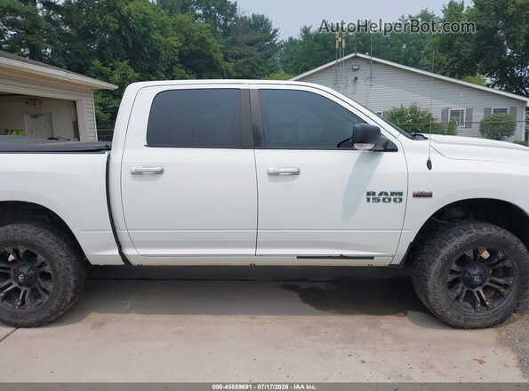 1C6RR7LT4JS294673 2018 RAM 1500 White Vista interior trasera