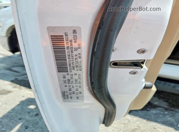 1C6RR7LT6JS117770 2018 RAM 1500 White Widok komory silnika