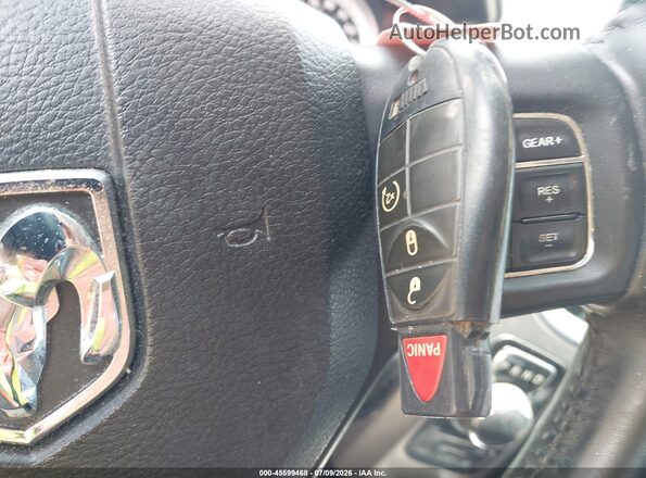 1C6RR7LT7HS729048 2017 RAM 1500 Gray Widok deski rozdzielczej