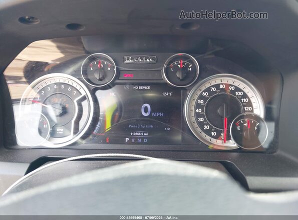1C6RR7LT7HS729048 2017 RAM 1500 Gray Widok tylnych siedzeń