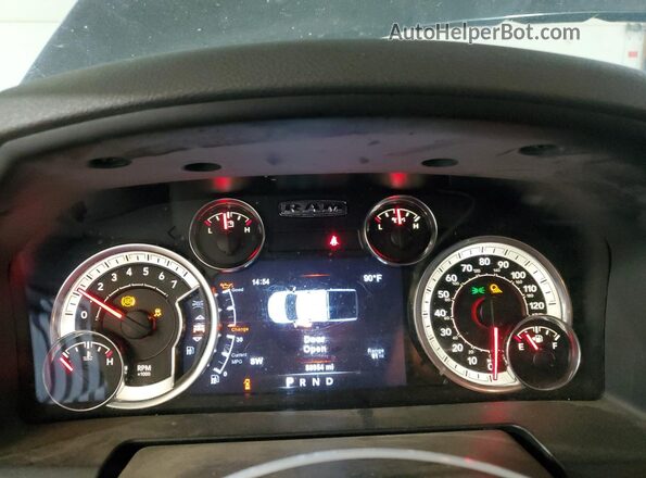 1C6RR7LT7JS126381 2018 RAM 1500 Black ხელსაწყოთა პანელის ხედი
