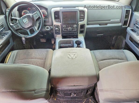 1C6RR7LT8GS203722 2016 RAM 1500 Серебряный Вид панели приборов