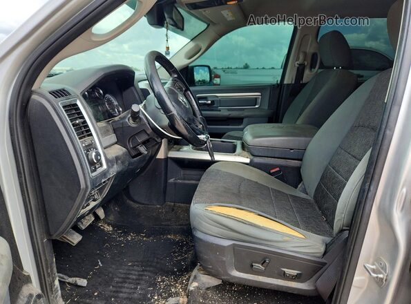 1C6RR7LT8GS203722 2016 RAM 1500 Серебряный Вид салона спереди