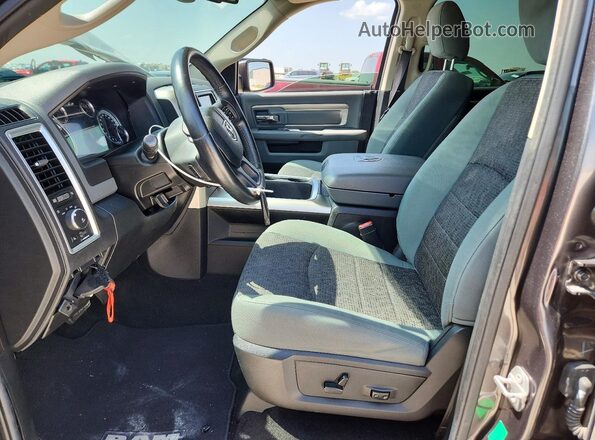 1C6RR7LT8GS317946 2016 RAM 1500 Gray Widok wnętrza z przodu