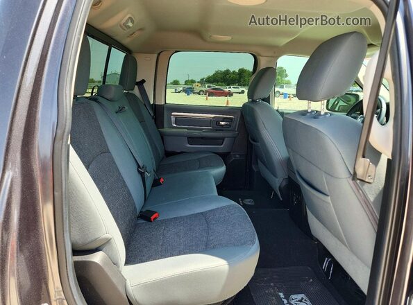 1C6RR7LT8GS317946 2016 RAM 1500 Gray Widok tylnych siedzeń