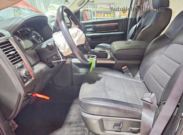 1C6RR7MT2JS109714 2018 RAM 1500 Red Front interior view