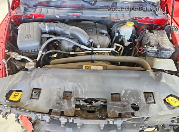 1C6RR7MT2JS109714 2018 RAM 1500 Red Rear interior view