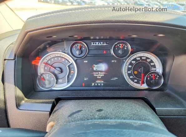 1C6RR7MT2JS262769 2018 RAM 1500 Black ხელსაწყოთა პანელის ხედი