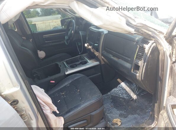 1C6RR7MT6JS291093 2018 RAM 1500 Silver Front interior view