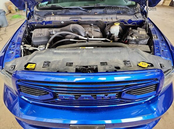 1C6RR7MT7JS172212 2018 RAM 1500 Синий Вид задней части салона